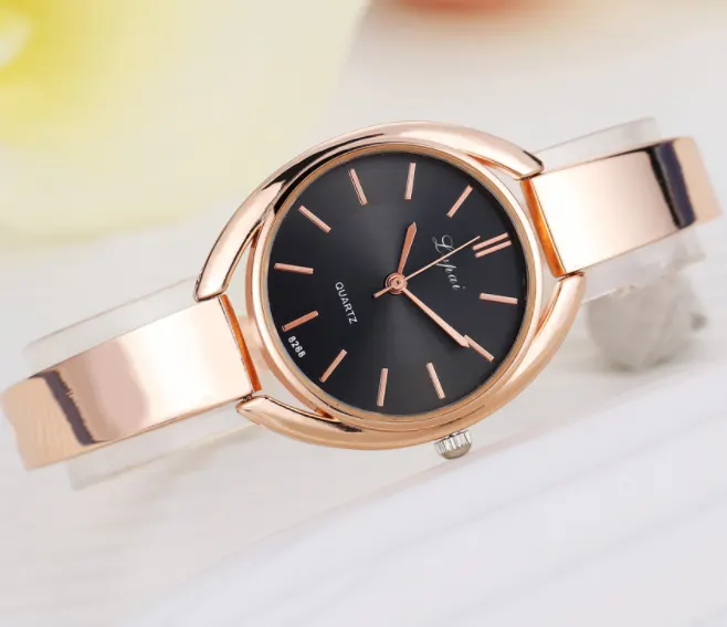 Round Silicone Strap Quartz Watch