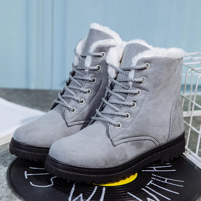 Flat Snow Boots with Plush Lining