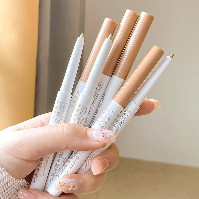 Eyelid and Brow Concealer