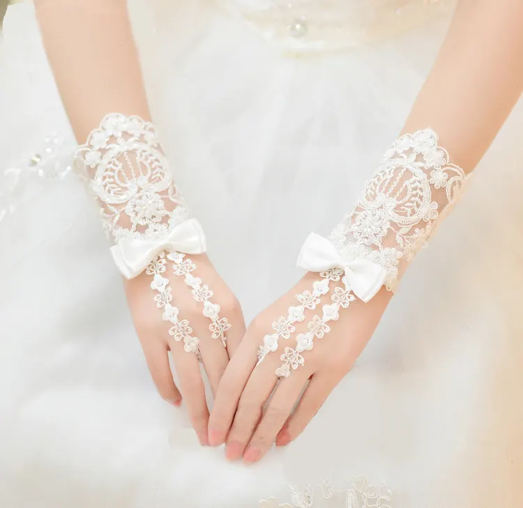 Beaded Lace Short Wedding Gloves
