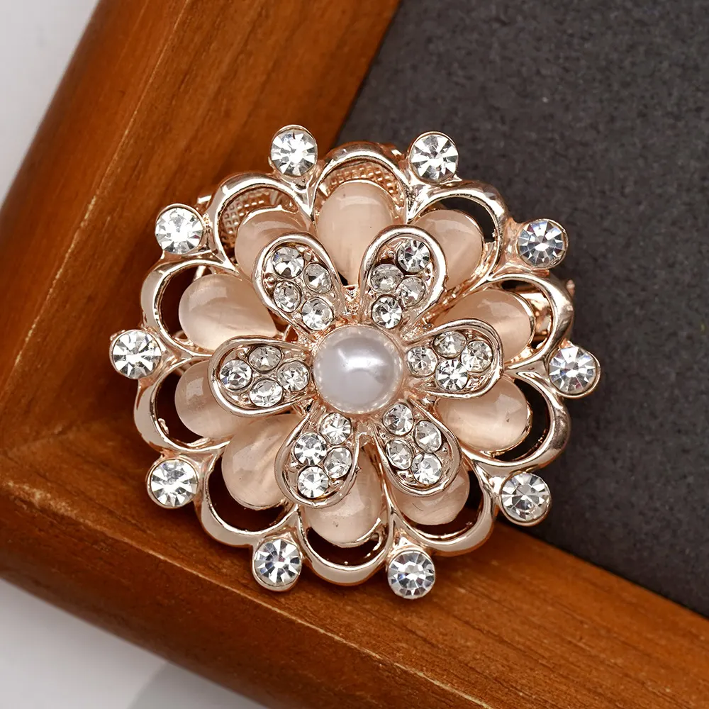Three-Dimensional Flower and Leaf Brooch