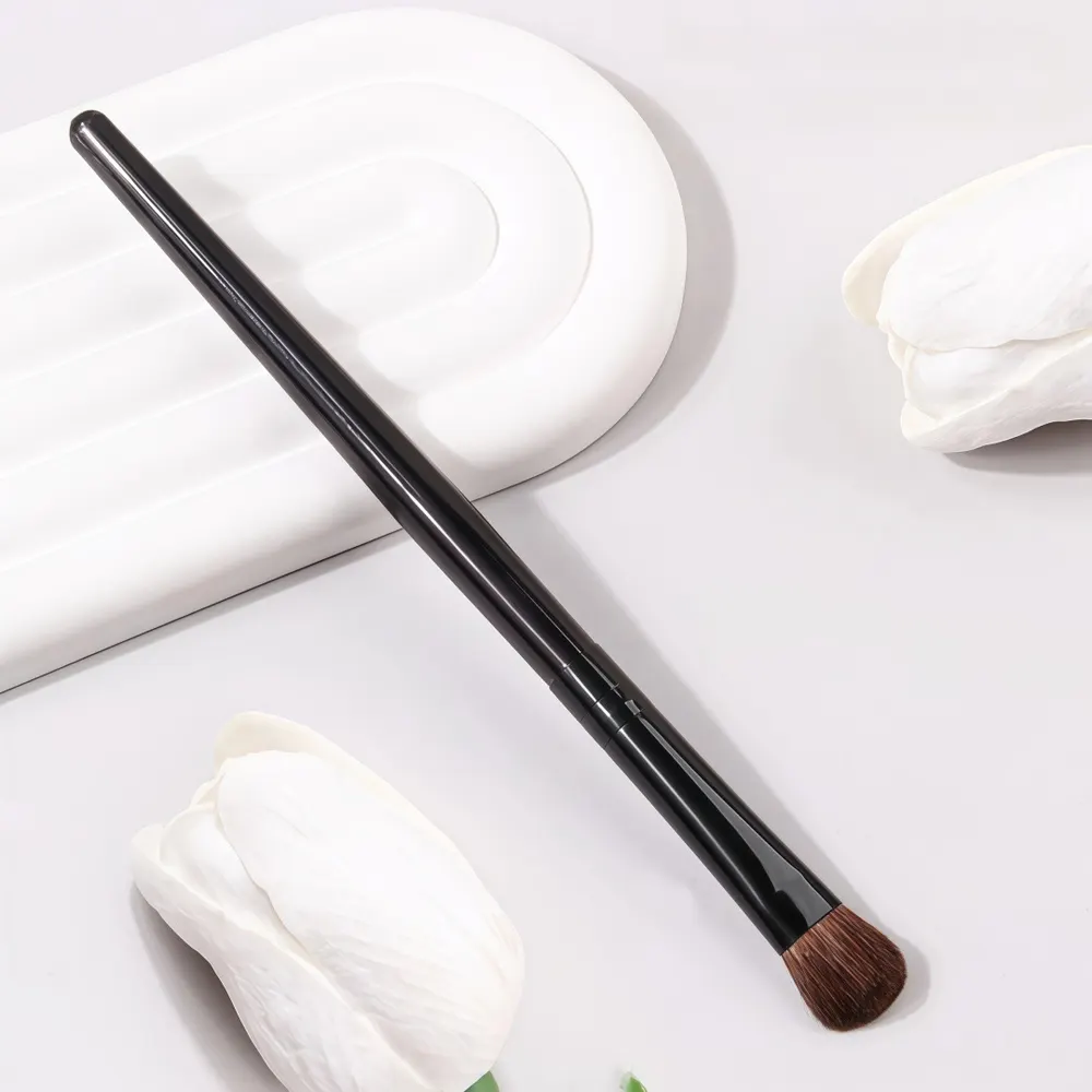 Animal Hair Highlighter and Contour Brush