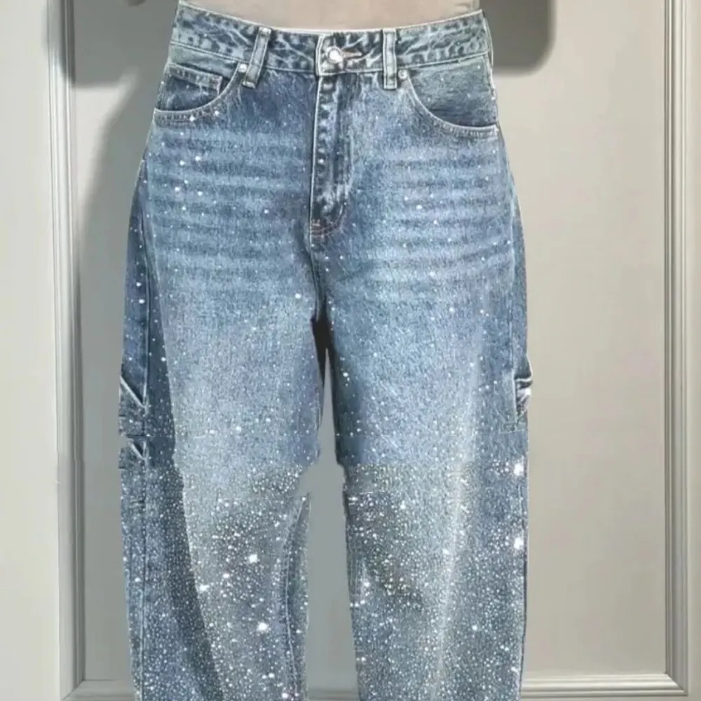 Shiny Straight-Leg Jeans with Pockets