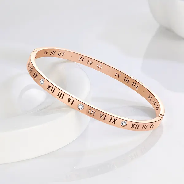 Rhinestone Crown Round Quartz Watch