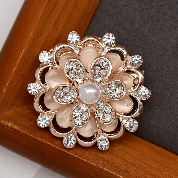 Three-Dimensional Flower and Leaf Brooch