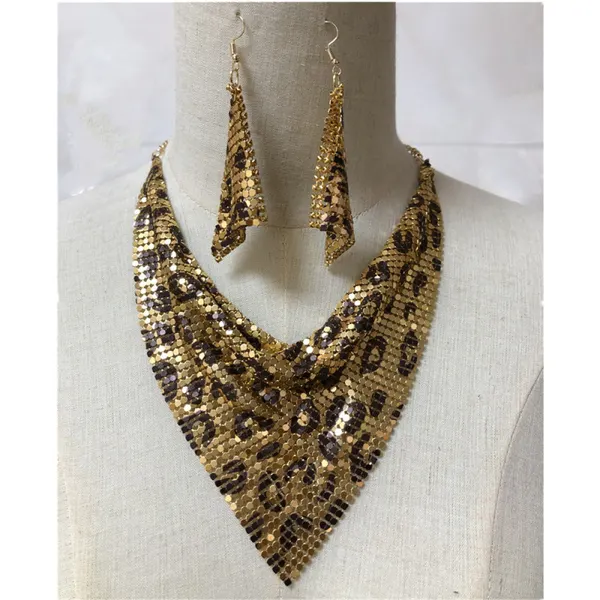 Sequin Triangle Scarf and Pendant Set
