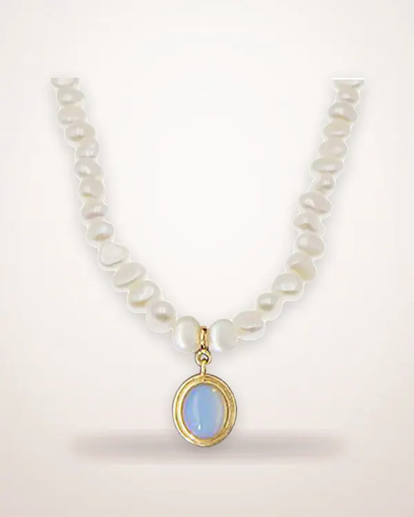 Irregular Pearl Round Medal Necklace
