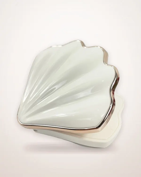 Shell-Shaped Monochrome Cheek Palette